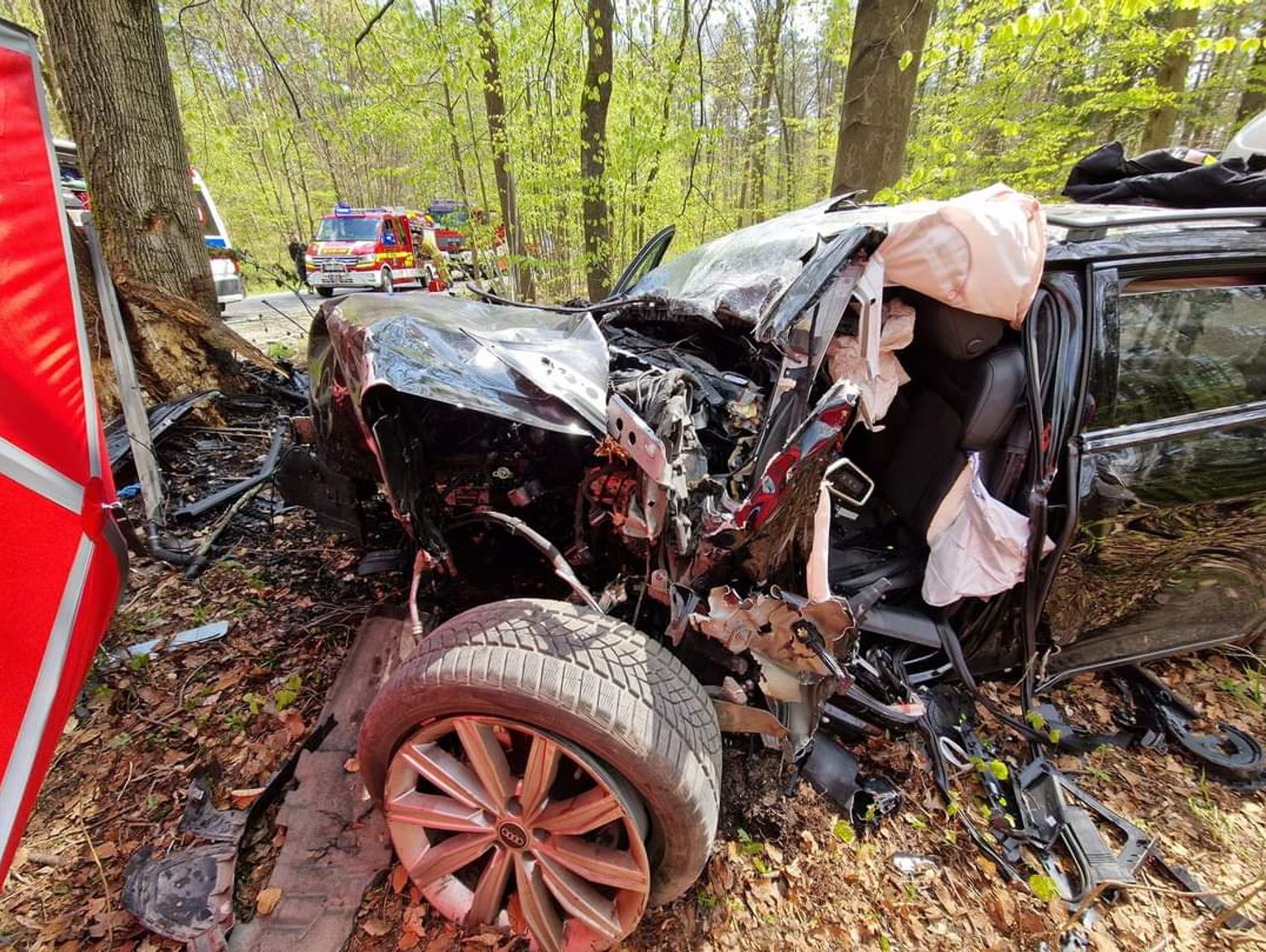 Makabryczny wypadek i zgon w Tenczynku Z pojazdu został wrak FOTO