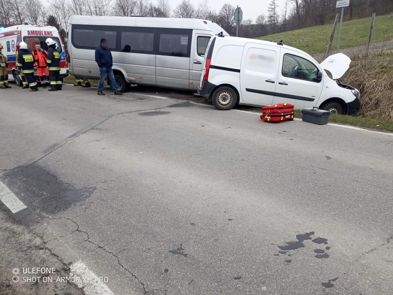 Zderzenie Busa Rejsowego Z Samochodem Dostawczym W Sieprawiu