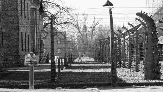 Auschwitz Birkenau, obóz koncentracyjny Auschwitz Birkenau, niemiecki obóz koncentracyjny Auschwitz Birkenau, przejmujący zdjęcia z obozu koncentracyjnego Auschwitz
