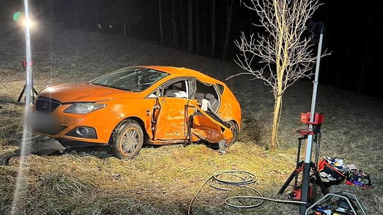 Tenczyn, glisne, powiat myślenicki, na sygnale, wypadek drogowy, akcja ratunkowa, zderzenie dwóch samochodów, wypadek drogowy z udziałem dwóch pojazdów