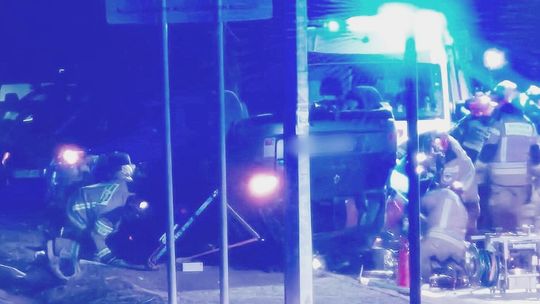 Kościelisko, Podhale, powiat tatrzański, na sygnale, akcja ratunkowa, dachowanie samochodu osobowego, dwie osoby poszkodowane