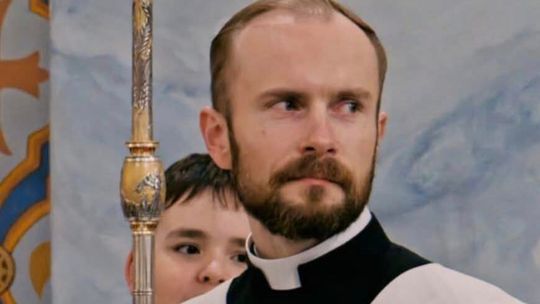 Dobre wiadomości z Myślenic. Ksiądz Przemysław Druszcz wybudził się ze śpiączki