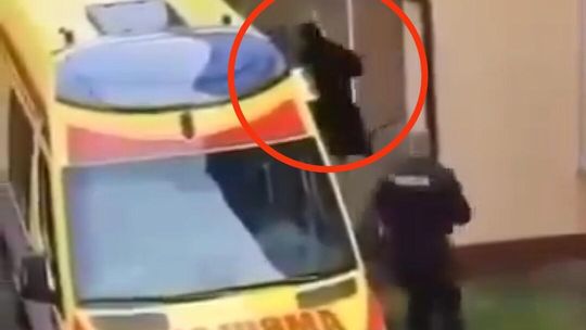 Sanok, dramat, mężczyzna zabił matkę, zastrzelony mężczyzna, policjanci zastrzeli mężczyznę, Podkarpacie, zaatakował funkcjonariuszy maczetą