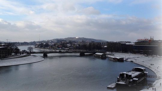 Dramatyczna akcja na Bulwarze Poleskim. Biegacze ruszyli na pomoc tonącej w Wiśle 30-latce