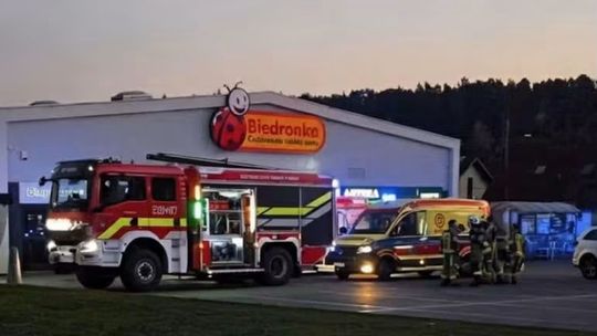 Dramatyczna akcja ratunkowa w Zabierzowie. Walka o życie w supermarkecie [ZDJĘCIA]