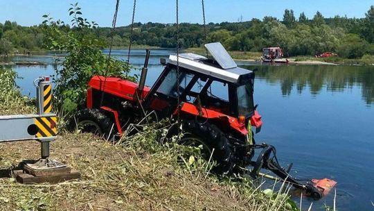 zaginiony traktorzysta Dunajec, poszukiwania traktorzysty Łukanowice, wypadek ciągnika Dunajec, ciągnik wyłowiony Dunajec, akcja ratunkowa Dunajec