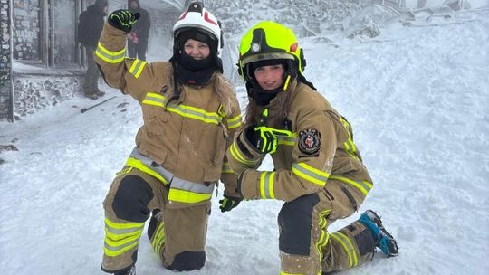 Śnieżka, OSP Rdzawka, druhny zdobyły Śnieżkę, Karkonosze, góry, wyzwanie, zdobywanie szczytu