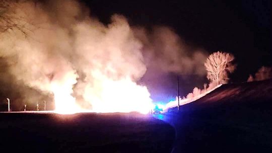 Kacice, gmina Słomniki, powiat krakowski, wypalanie traw, pożar traw, pożar nieużytków