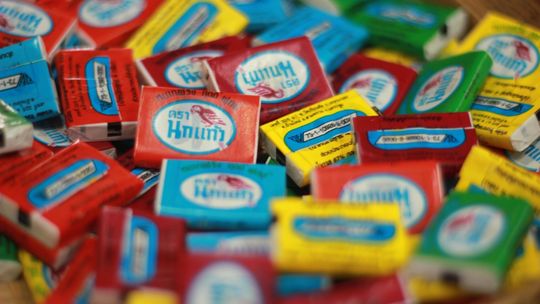 Fenomen w kropki i paski: Dlaczego świętujemy Światowy Dzień Gumy do Żucia?