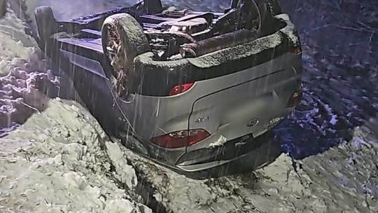 Zubrzyca Dolna, Orawa, Podhale, powiat nowotarski, trudne warunki na drogach, atak zimy na Podhalu, Podhale, dachowanie samochodu