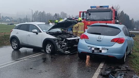 wypadek, powiat wadowicki, trudne warunki na drogach, Wieprz, Zygodowice, akcja służb, kolizja drogowa