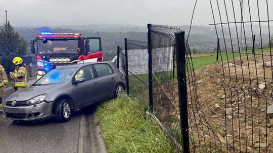 Biały Dunajec, wypadek w Białym Dunajcu, kolizja drogowa na Podhalu, funkcjonariusze policji, zastępy straży pożarnej, wypadek na Podhalu