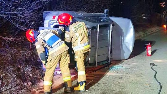 Kościelisko, ulica Salamandra, na sygnale, akcja ratunkowa, wypadek drogowy, strażacy, wypadek, zderzenie samochodów
