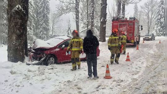 Zakopane, wypadek taksówki, wypadek w zimowych warunkach, na sygnale, 18-letni Ukrainiec, taksówka BOLT
