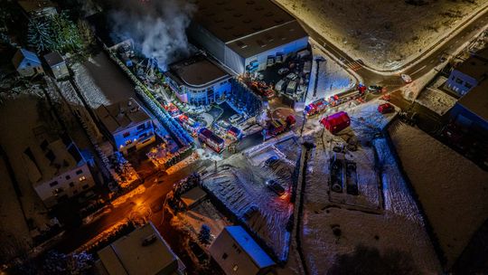 Skawina, powiat krakowski, pożar magazynu w Skawinie, gmina Skawina, na sygnale, akcja gaśnicza w Skawinie