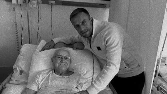 Kamil Grosicki, śmierć babci Kamila Grosickiego, śmierć babci, nie żyje babcia Kamila Grosickiego, pogrzeb babci, nie żyje babcia Kamila Grosickiego