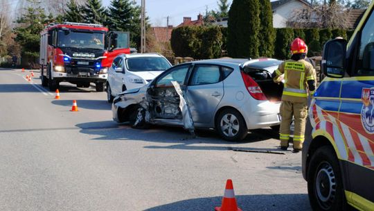 Tarnów, Zgłobice, wypadek w zgłobicach, kolizja drogowa w zgłobicach, na sygnale, akcja ratunkowa, akcja służb