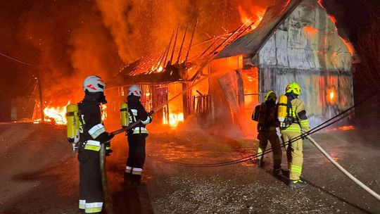 Rączna, powiat krakowski, pożar budynku gospodarczego, akcja gaśnicza, akcja ratunkowa, strażacy, na sygnale