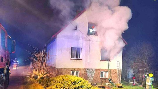 Stryszawa, pożar domu, straż pożarna, akcja gaśnicza w Stryszawie, akcja gaśnicza w powiecie suskim