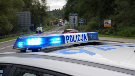 Nocny pościg na Podhalu. Pijany 23-latek uciekał przed policją, w aucie wiózł nietrzeźwe nastolatki