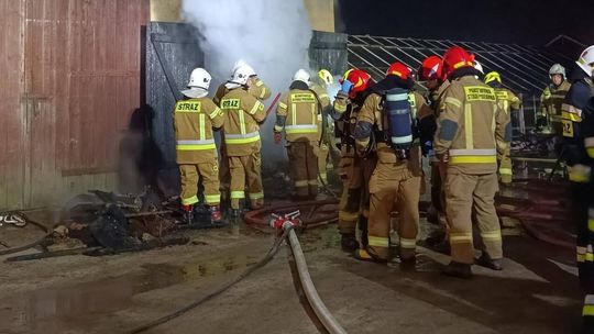 Pobiednik Mały, gmina Igołomia Wawrzeńczyce, pożar budynku gospodarczego, pożar w powiecie krakowskim, nocna akcja strażaków