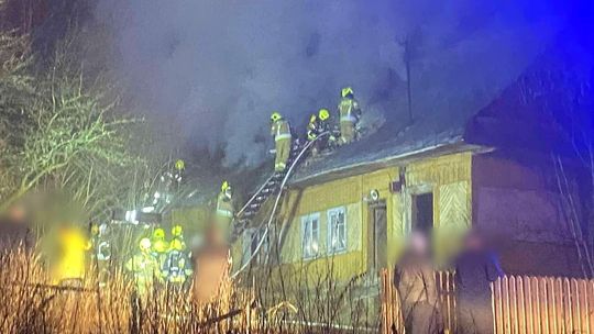 Zubrzyca Dolna, Orawa, powiat nowotarski, na sygnale, akcja gaśnicza, strażacy, straż pożarna, pożar budynku mieszkalnego