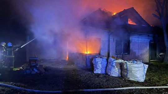 Baranówka, pożar budynku mieszkalnego, powiat krakowski, pożar w gminie Kocmyrzów luborzyca, akcja gaśnicza strażaków, straż pożarna