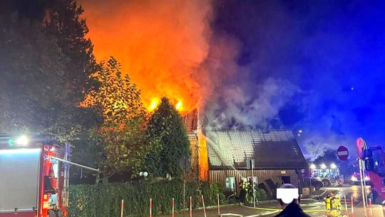 Pożar, Myślenice, pożar w Myślenicach, pożar budynku mieszkalnego w Myślenicach, akcja gaśnicza, straż pożarna