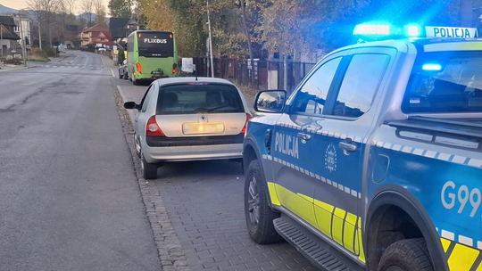 Pijany 58-latek za kółkiem. Jechał z zaszronionymi szybami i dożywotnim zakazem