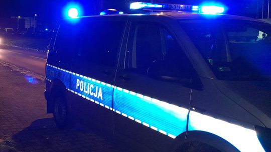 Oświęcim, interwencja, pijany mężczyzna, powiat oświęcimski, na sygnale, akcja policji, pomóc osobie, pijany, alkohol