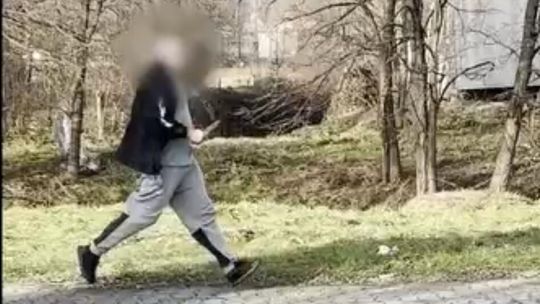 Policja publikuje nagranie dramatycznej akcji w Myślenicach [FILM]