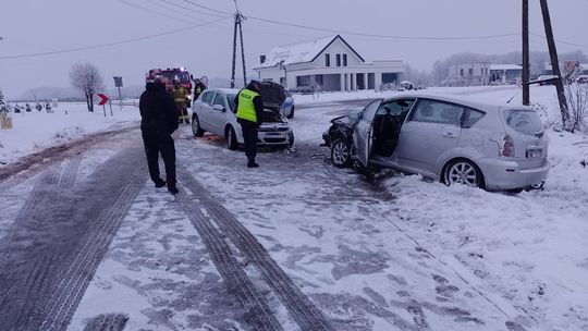 Dąbrowa Tarnowska, powiat dąbrowski, gmina Radogoszcz, luszowice, wypadek drogowy, zderzenie samochodów osobowych