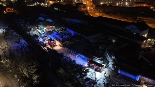 Trzebinia, powiat Chrzanowski, duży pożar w Trzebini, akcja gaśnicza w Trzebini, pożar hali w Trzebini