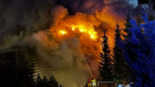 Targanice, powiat wadowicki, pożar w powiecie wadowickim, ogromny pożar restauracji, restauracja Kocierz, na sygnale, akcja gaśnicza, potężne straty
