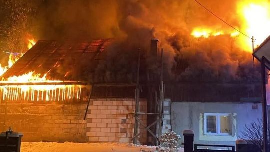 Sieniawa, pożar budynku mieszkalnego, Podhale, powiat nowotarski, akcja gaśnicza, dramatyczna walka z ogniem, potężny pożar w Sieniawie