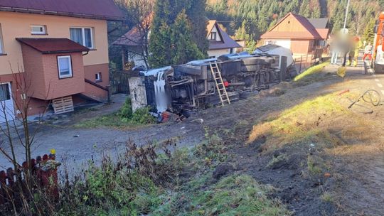 Zawoja, wypadek w Zawodu, utrudnienia w Zawoi, nietypowy wypadek, na sygnale, akcja ratunkowa