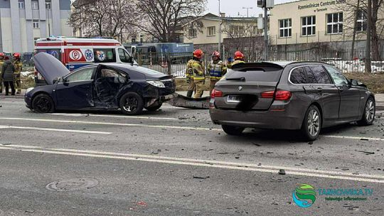 Tarnów, wypadek na skrzyżowaniu w Tarnowie, trzy osoby w szpitalu, poważny wypadek w centrum Tarnowa, centrum Tarnowa, skrzyżowanie Tarnów