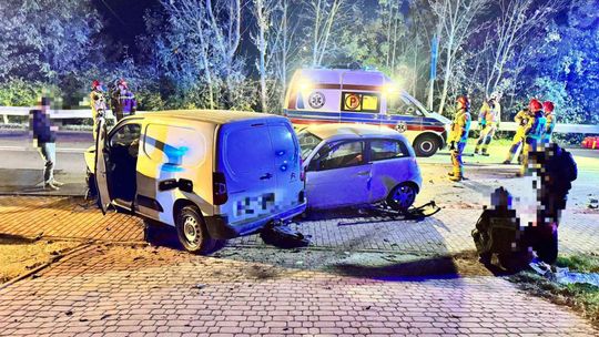Poważny wypadek w Rabie Niżnej. Czołowe zderzenie, śmigłowiec LPR na miejscu [ZDJĘCIA]