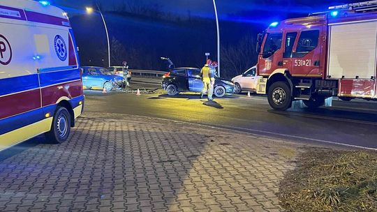 Sucha Beskidzka, wypadek samochodowy, powiat Suski, dk28, na sygnale, akcja ratunkowa, akcja ratownicza