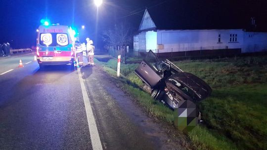 Poważny wypadek w Uszwi. Jedna osoba ranna po zderzeniu na trasie z Brzeska do Nowego Sącza [FOTO]