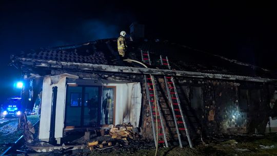 Luszowice, powiat dąbrowski, akcja gaśnicza, akcja strażaków, na sygnale, straż pożarna, strażacy ochotnicy