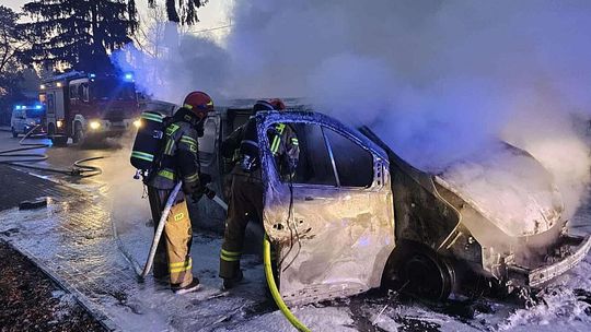 Żelichów, powiat dąbrowski, Dąbrowa Tarnowska, na sygnale, pożar samochodu dostawczego, akcja gaśnicza, straż pożarna