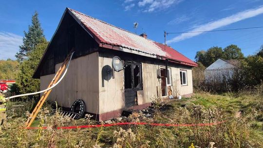 Pożar domu w Bielczy. Na miejscu 15 strażaków i liczne służby [ZDJĘCIA]