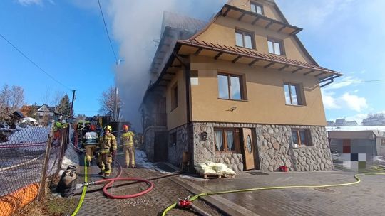 Poronin, powiat tatrzański, Podhale, pożar budynku mieszkalnego, pożar domu, akcja gaśnicza, straż pożarna, strażacy