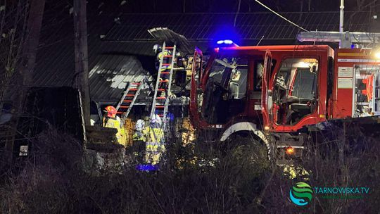 Chojnik, powiat tarnowski, pożar budynku mieszkalnego, instalacja fotowoltaiczna, straż pożarna, strażacy