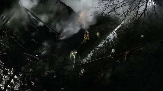 Sucha, gmina Trzyciąż, powiat olkuski, pożar drewnianego budynku mieszkalnego, pożar drewnianego domu, straż pożarna, strażacy