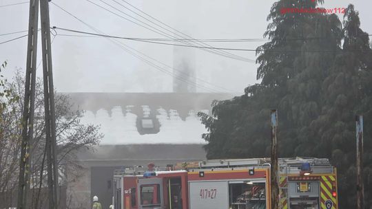Czchów, powiat brzeski, pożar poddasza budynku mieszkalnego, pożar w budynku mieszkalnym, akcja gaśnicza, niedzielny pożar domu, pożar domu w Czchowie