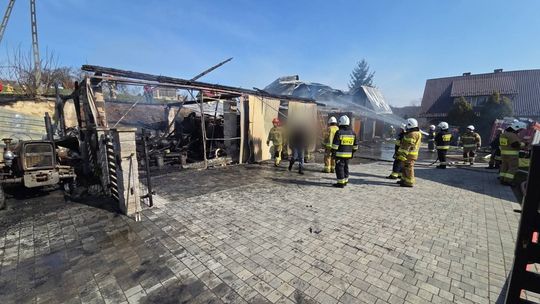 Królówka, powiat Bocheński, KP PSP Bochnia, na sygnale, pożar zabudowań gospodarczych, groźny pożar w powiecie bocheńskim