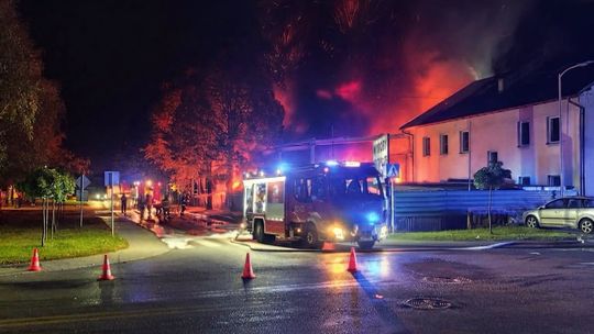 Pożar zakładu wulkanizacyjnego w Olkuszu. W akcji 19 zastępów straży pożarnej [ZDJĘCIA]