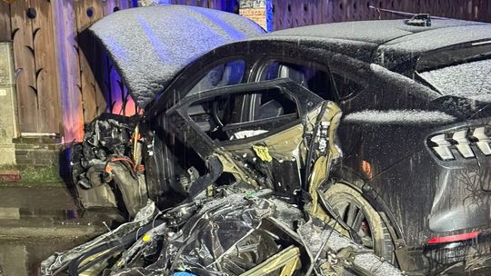 Poronin, wypadek, ochotnicza straż pożarna w Poroninie, samochód osobowy rozbił się na słupie energetycznym w Poroninie, Podhale, powiat tatrzański, straż pożarna